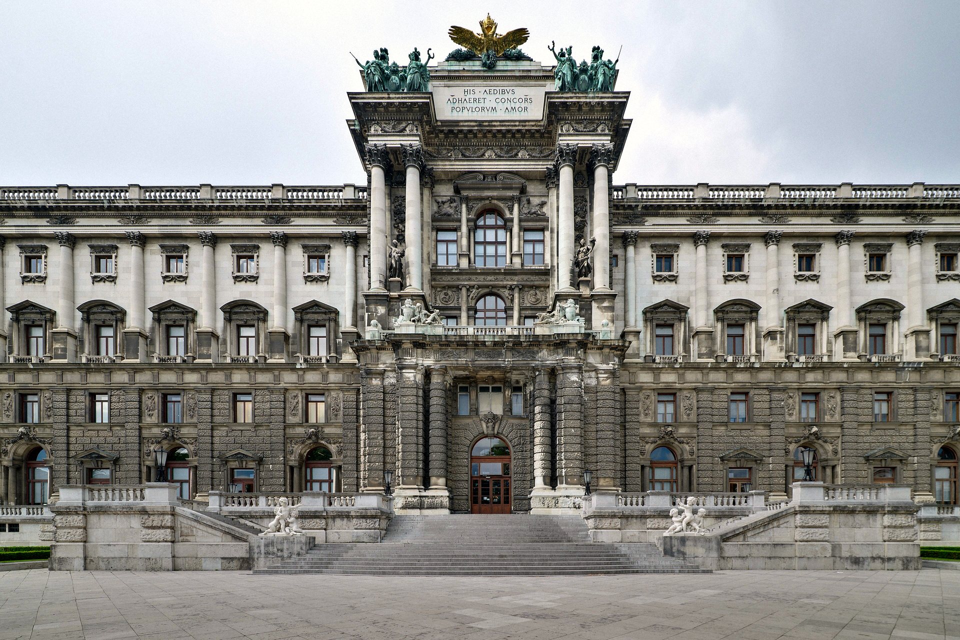 Fachada da Neue Burg, no Palácio de Hofburg, em Viena