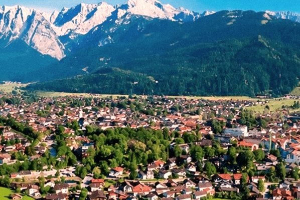 Vista de Garmisch com as montanhas dos Alpes ao fundo