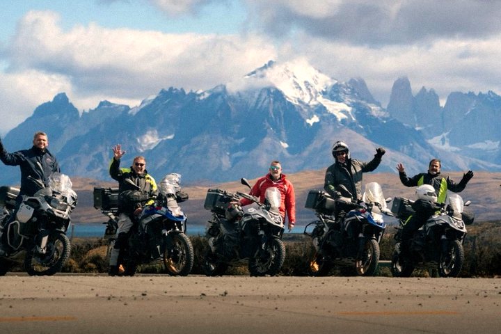 Motos do tour na neve do altiplano