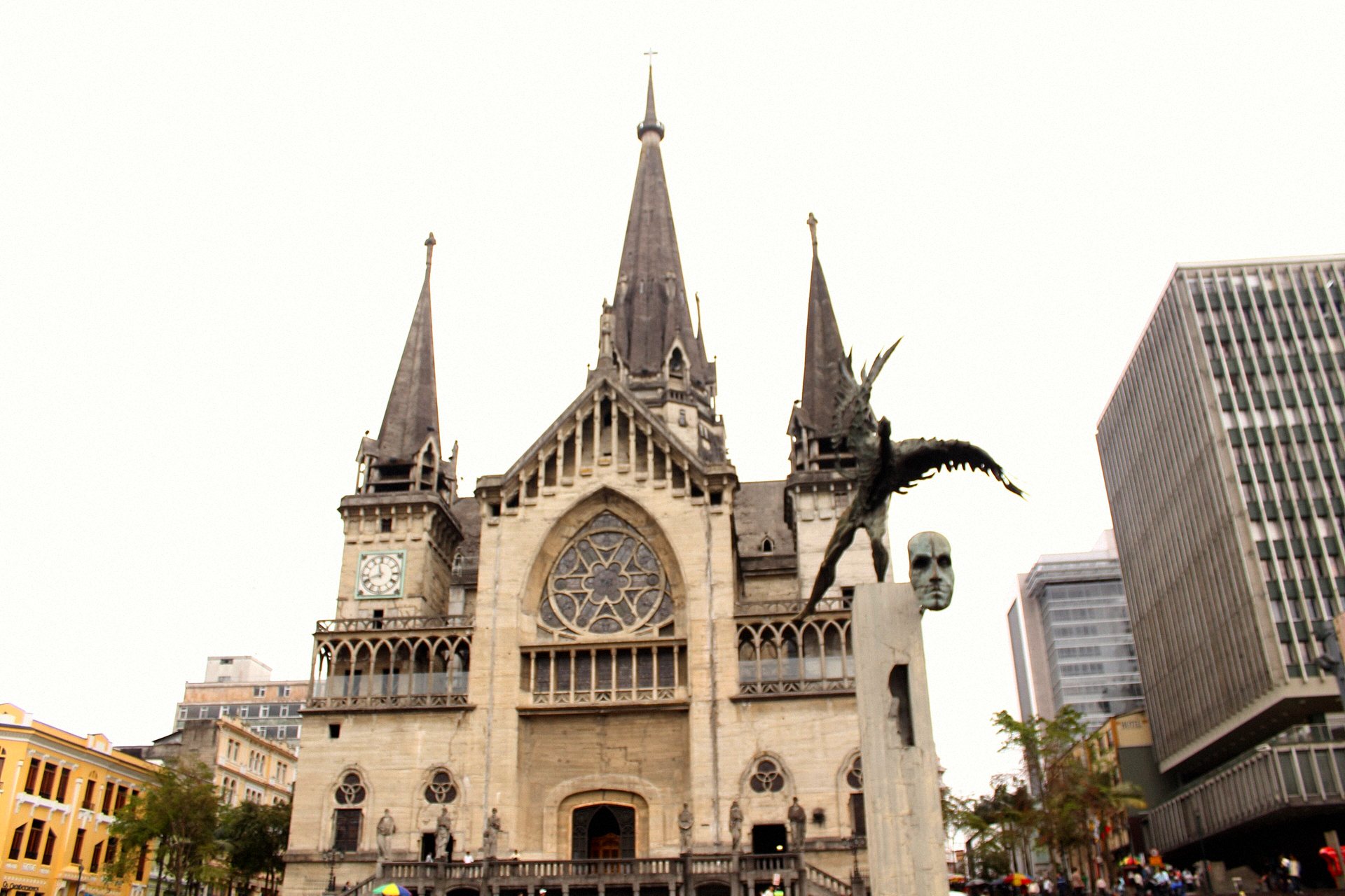 Fachada gótica da Catedral de Manizales
