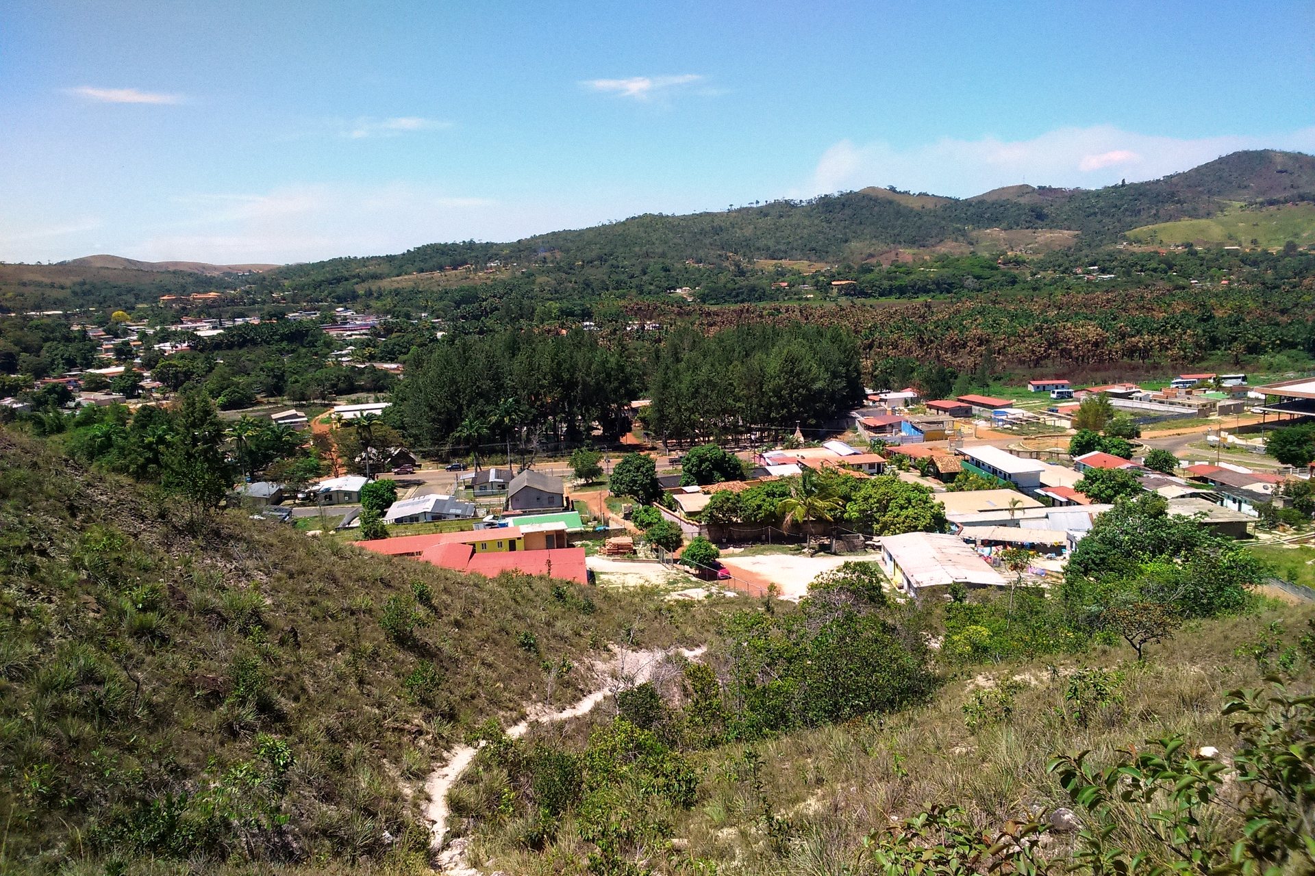 Santa Elena de Uairén entre os morros verdes da Gran Sabana