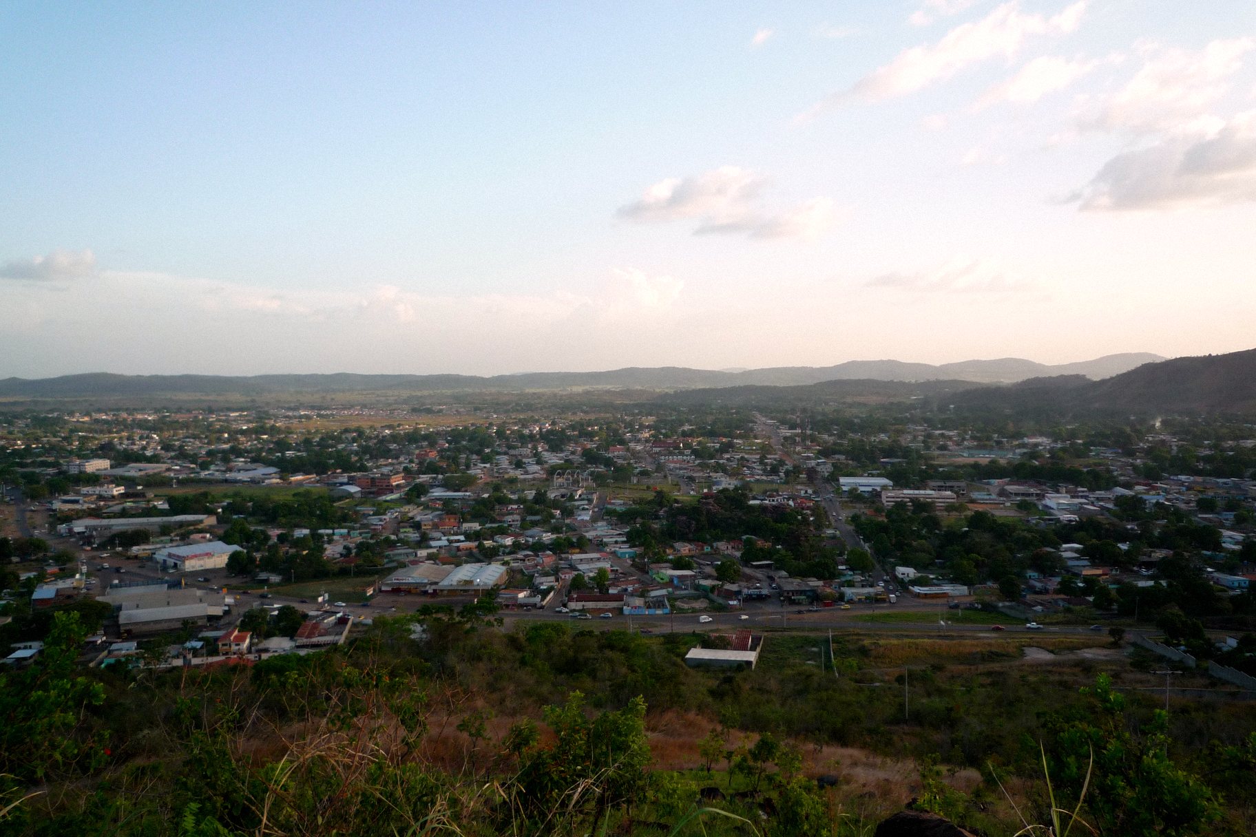 Upata vista do alto, entre os morros